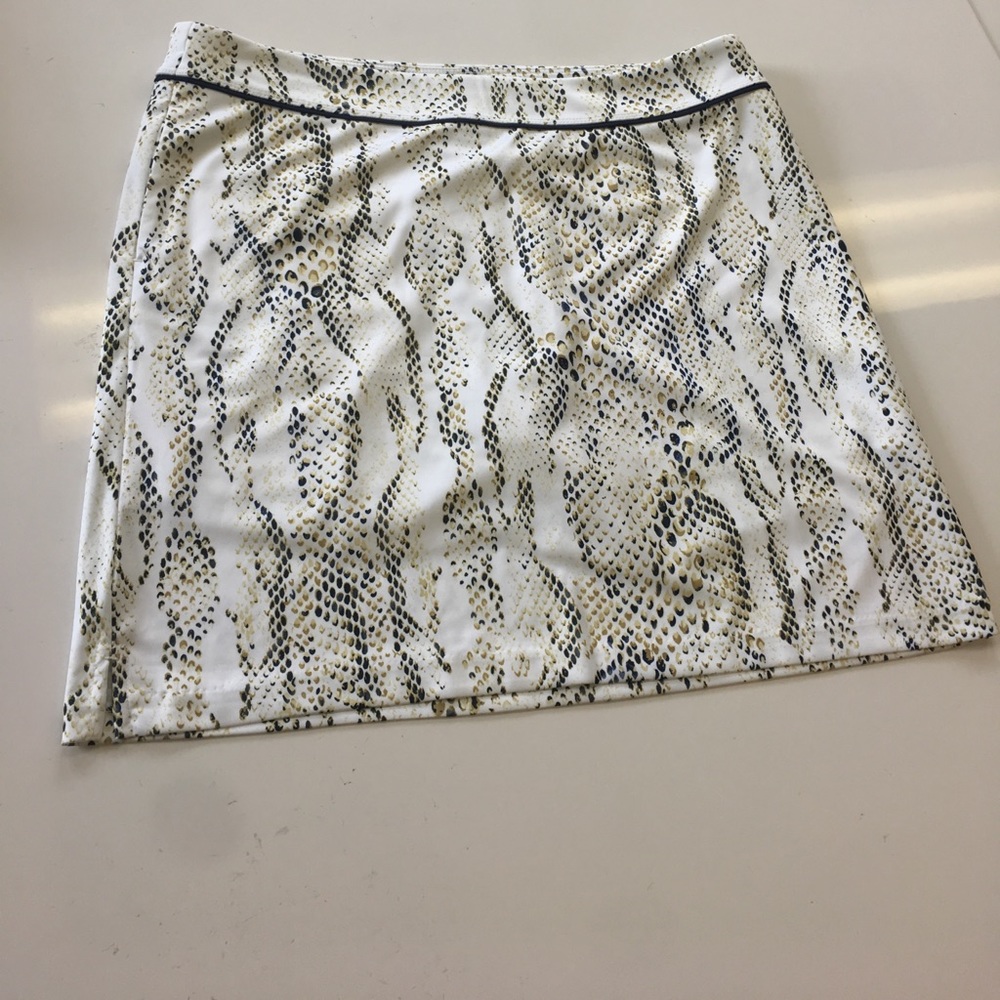 Nwt women's golf skirt sz L Greg Norman